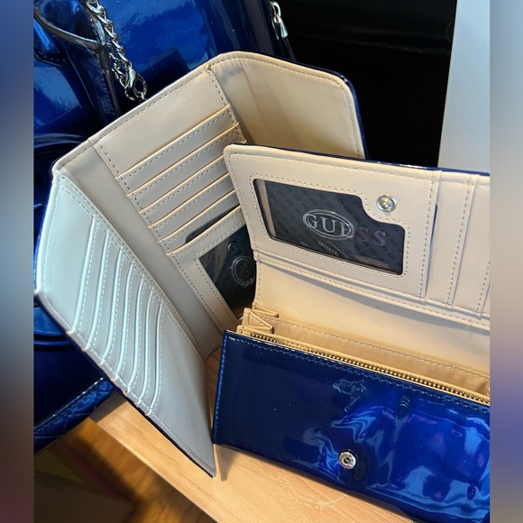 Guess Pocketbook - Picture 5 of 5